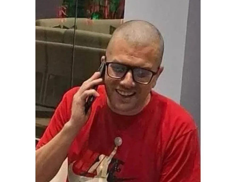 Trentini e il look completamente rasato, ‘non l’ha scelto lui’