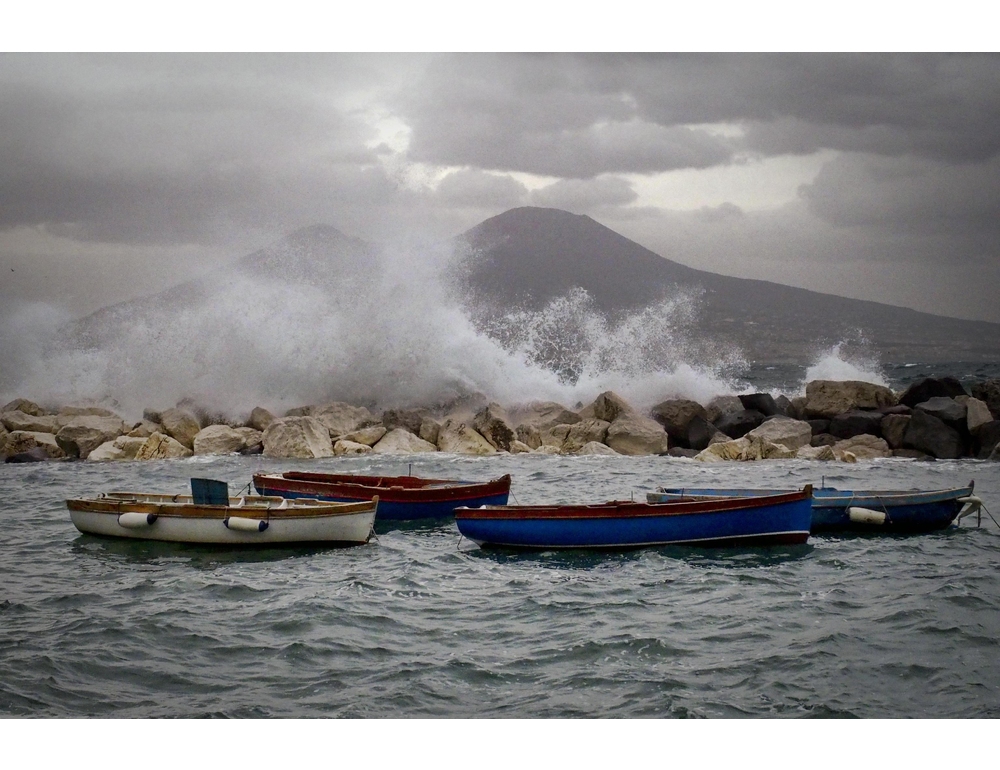 Vento forte e mare agitato, Ischia e Procida sono isolate