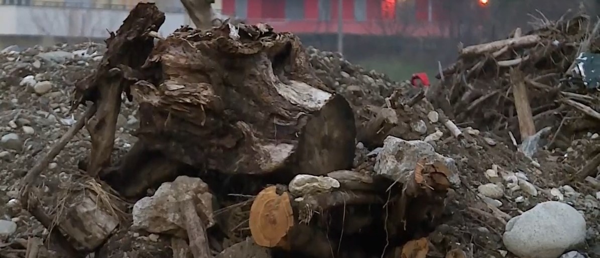 Rifiuti accatastati a Muggiò, il Pd incalza il sindaco Rapinese