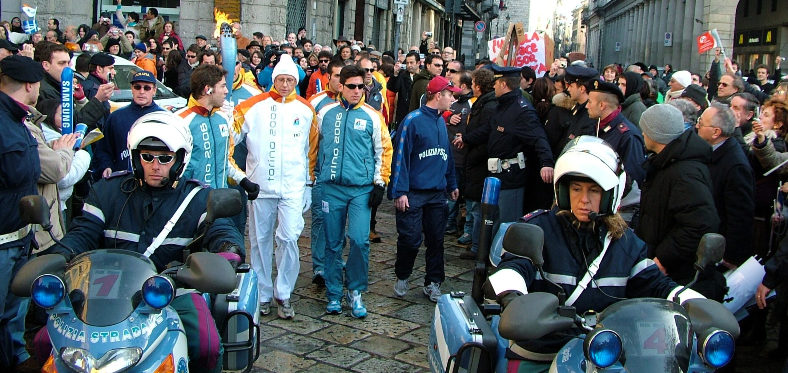 Eventi sportivi del 2026, grande attesa per l’arrivo nel Comasco della Fiamma Olimpica