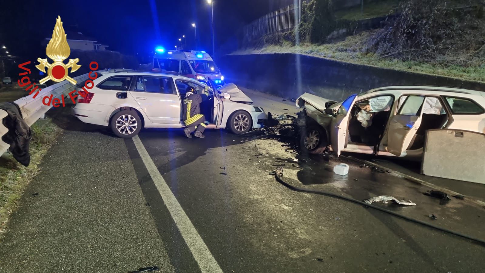 Anzano del Parco, incidente frontale nella notte: cinque feriti