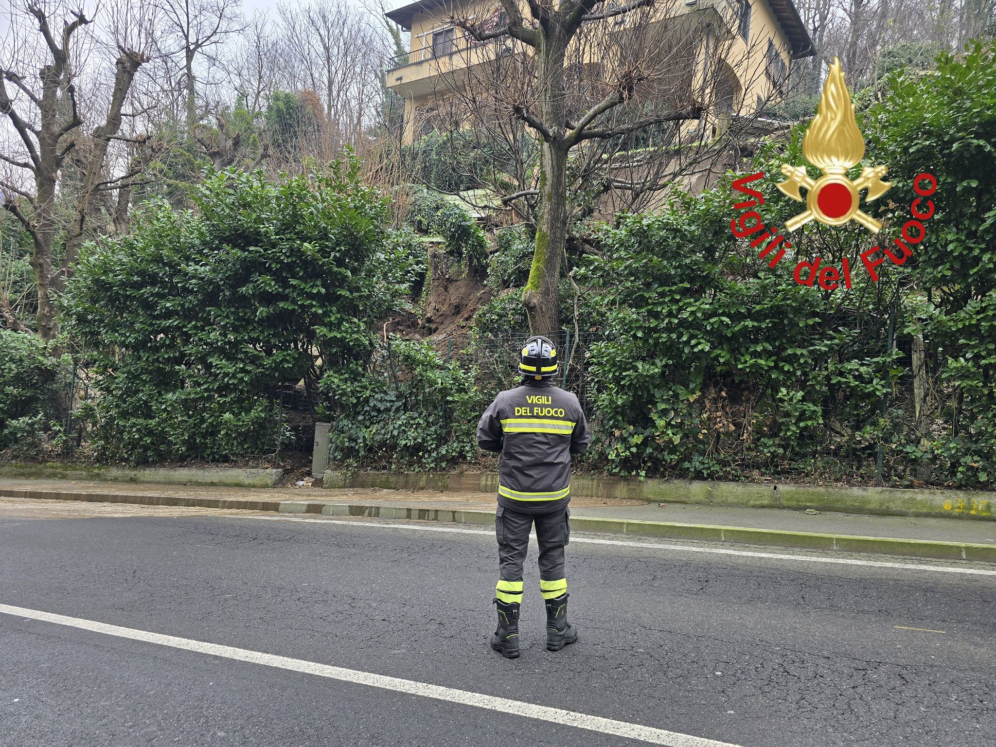 Como, chiusa via Carso a causa di uno smottamento