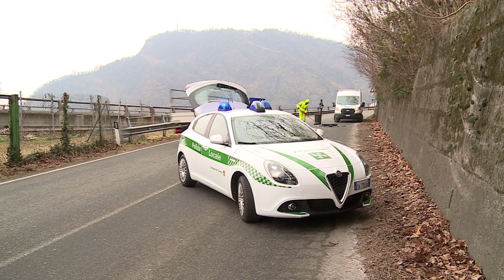 Como, scontro tra auto e furgone in via Per San Fermo. Due feriti