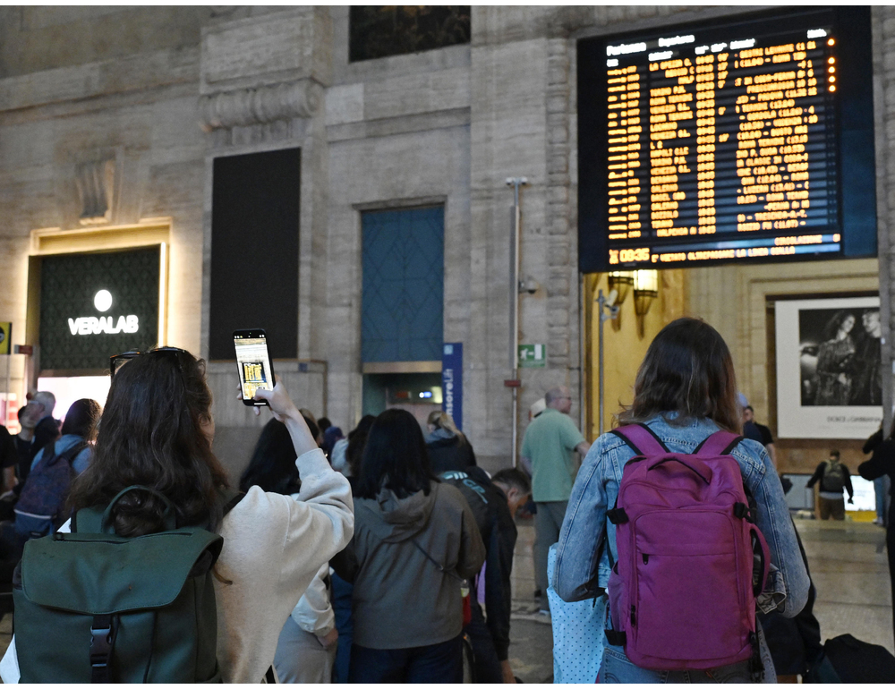++ Guasto a treno in Stazione Centrale a Milano, ritardi fino a 100 minuti ++